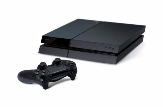 Prodej softwaru pro PlayStation 4 roste, hardware jde dolů